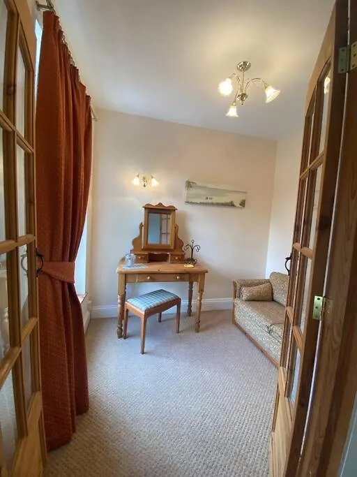 5A - 'Your Place' A Unique Space To Make Your Own. Elloughton 0*,